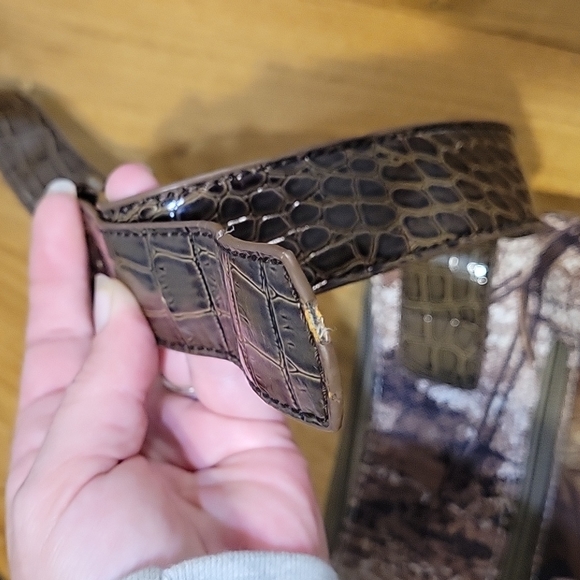 Realtree camo 9 pocket shoulder purse with adjustable strap - Picture 12 of 16